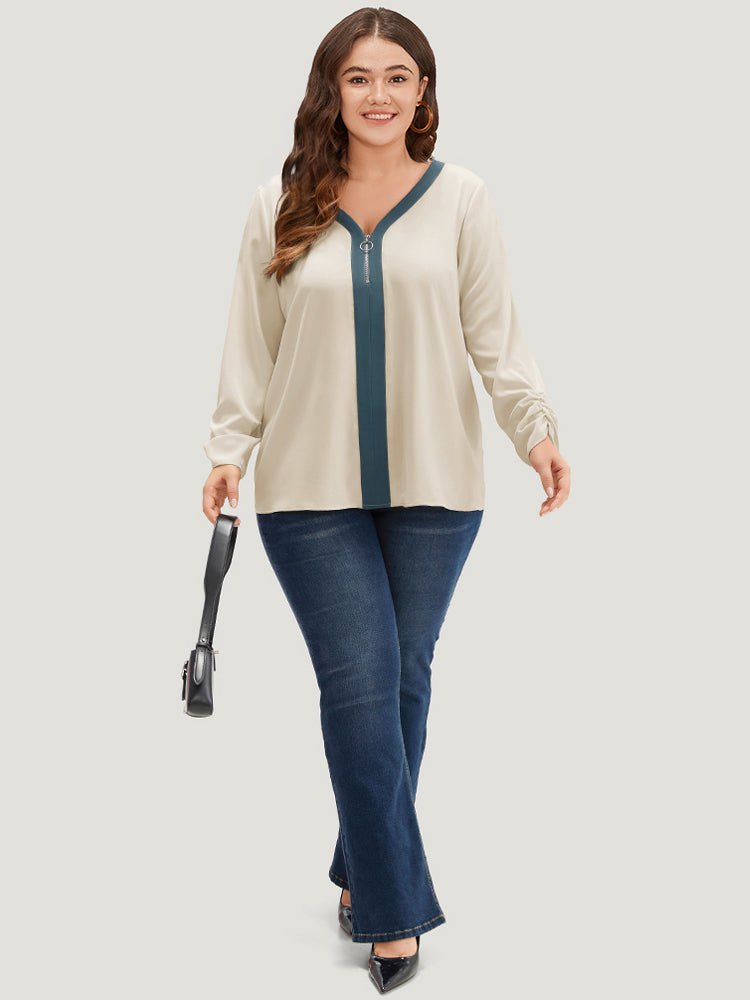 Blusa con cremallera en el escote