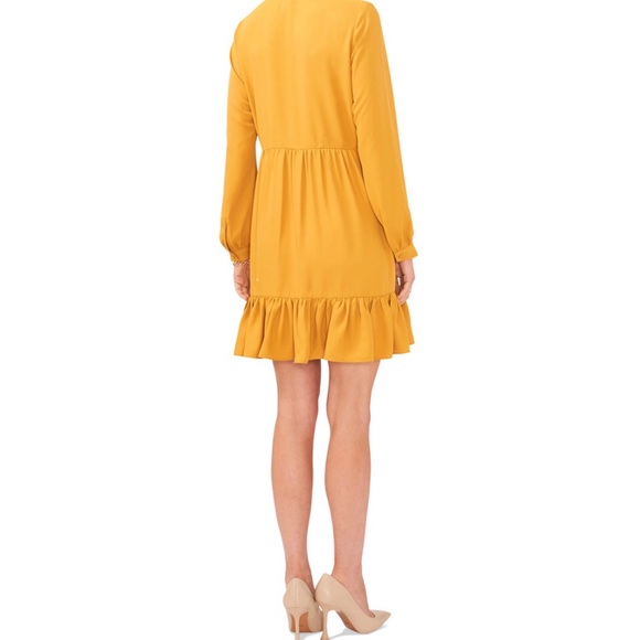 Vestido con ribete de volantes
