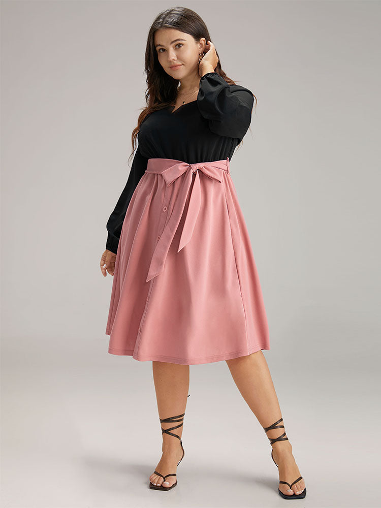 Vestido con cinturón y botones