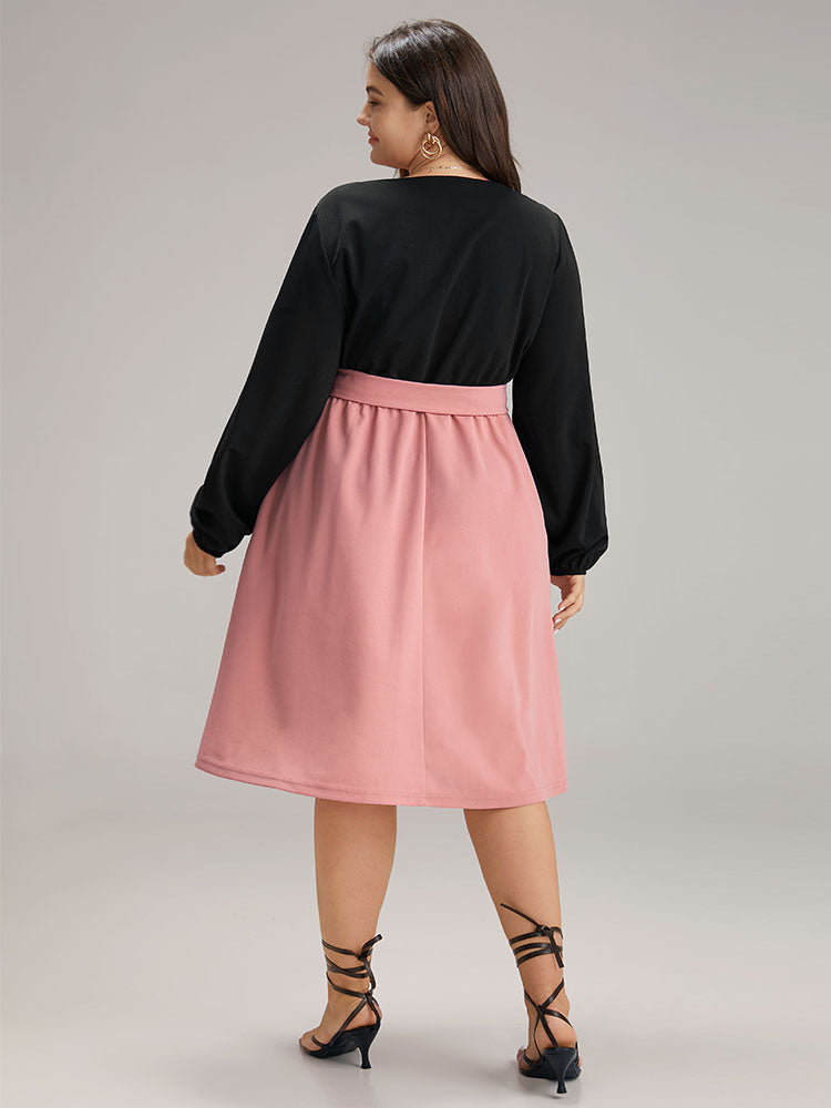 Vestido con cinturón y botones