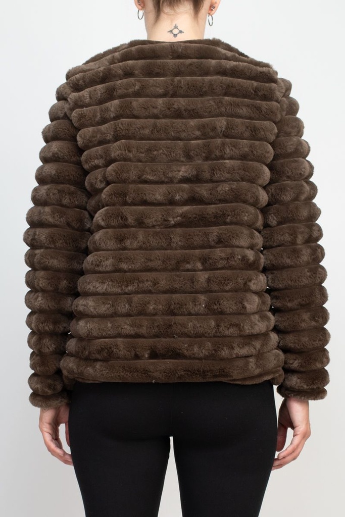 Chaqueta de piel sintética acanalada