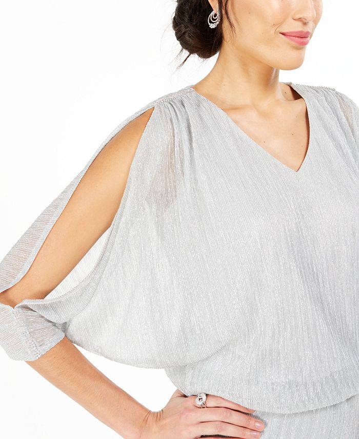 Blusa metálica con aberturas