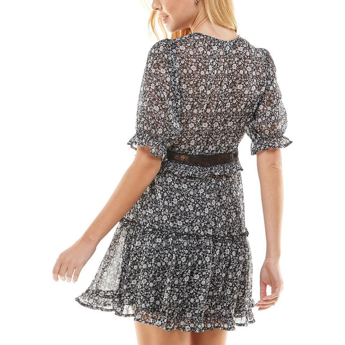Vestido con encaje en la cintura