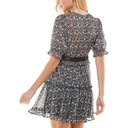 Vestido con encaje en la cintura