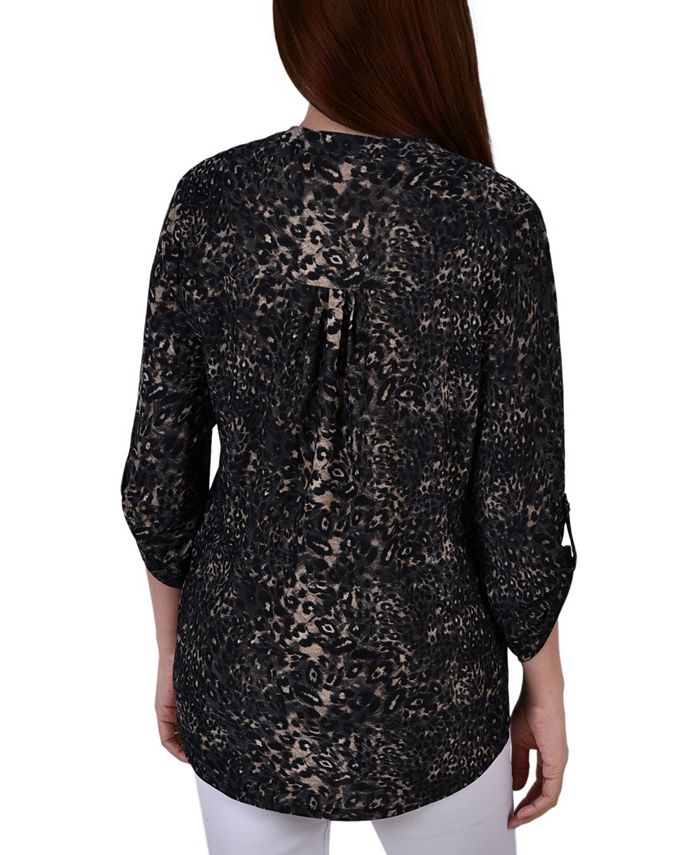 Blusa con mangas enrolladas