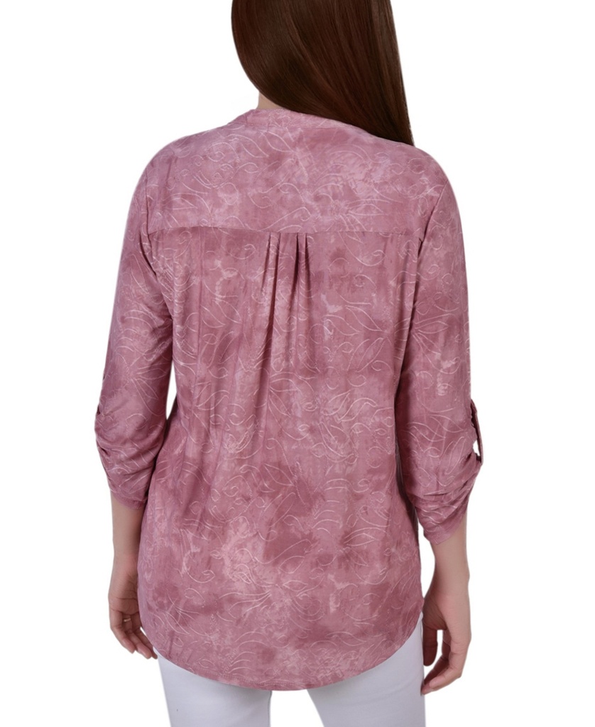 Blusa con mangas enrolladas