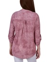 Blusa con mangas enrolladas