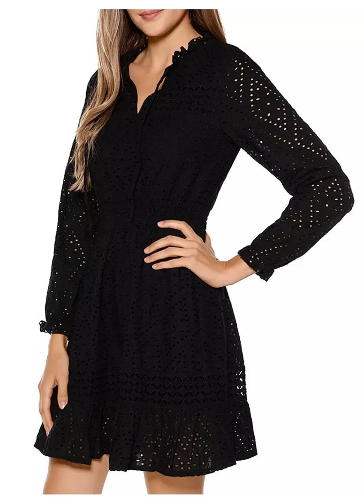 Vestido con ojales de manga larga