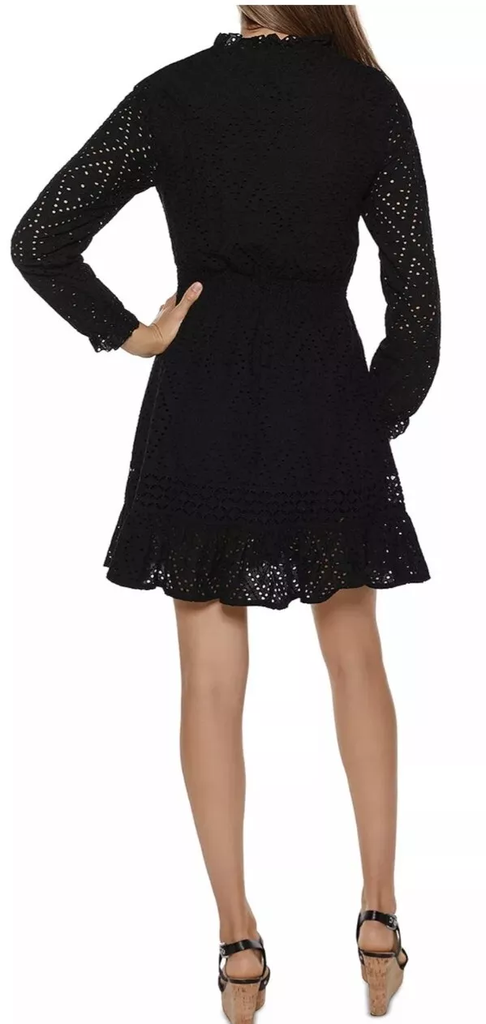 Vestido con ojales de manga larga