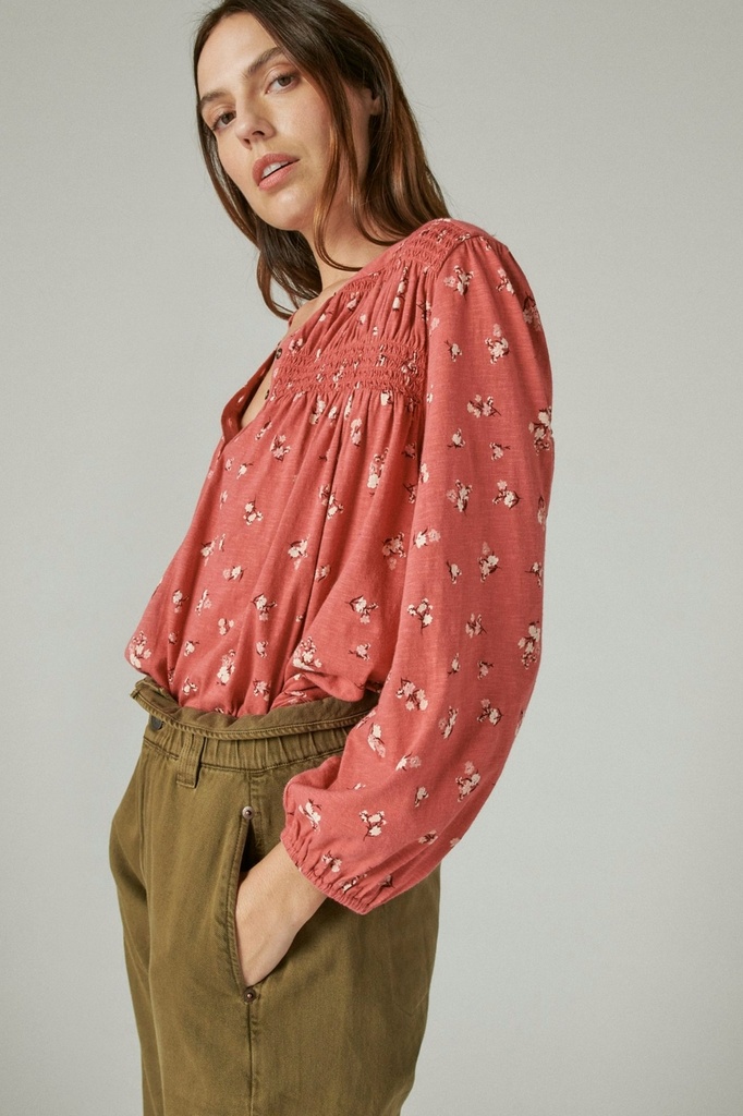 Blusa con canesú fruncido