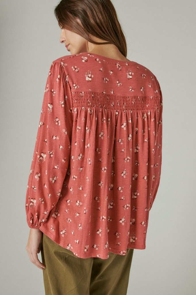 Blusa con canesú fruncido