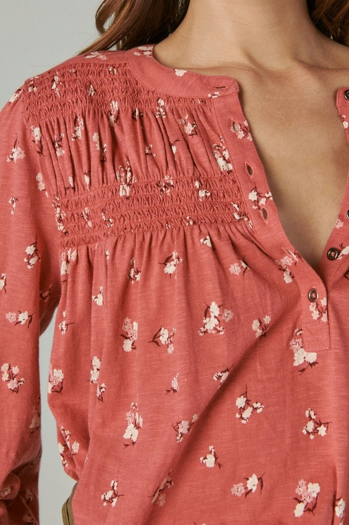 Blusa con canesú fruncido