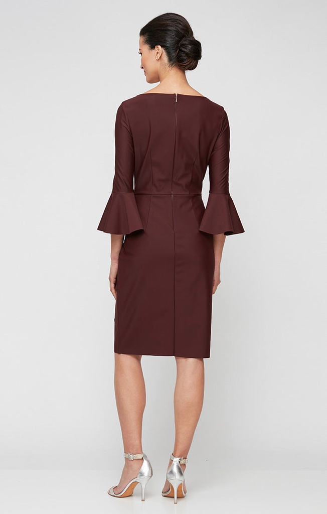 Vestido drapeado con escote cuadrado