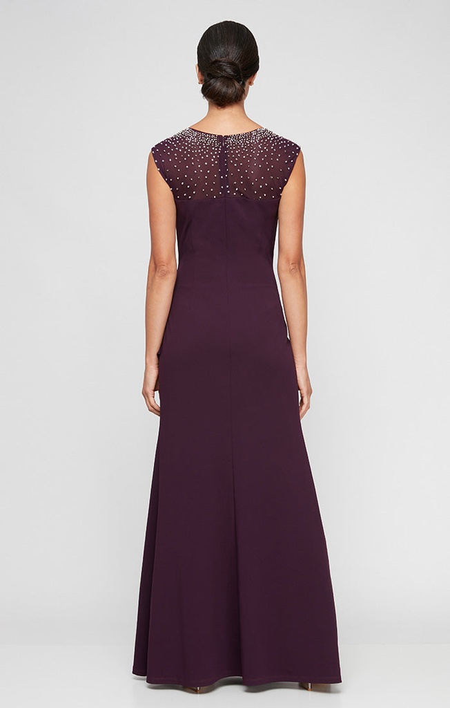 Vestido con hombros adornados