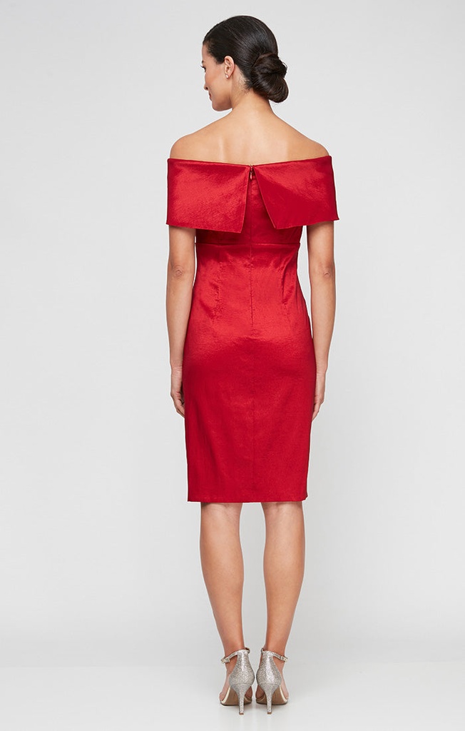 Vestido de cóctel ajustado con adornos