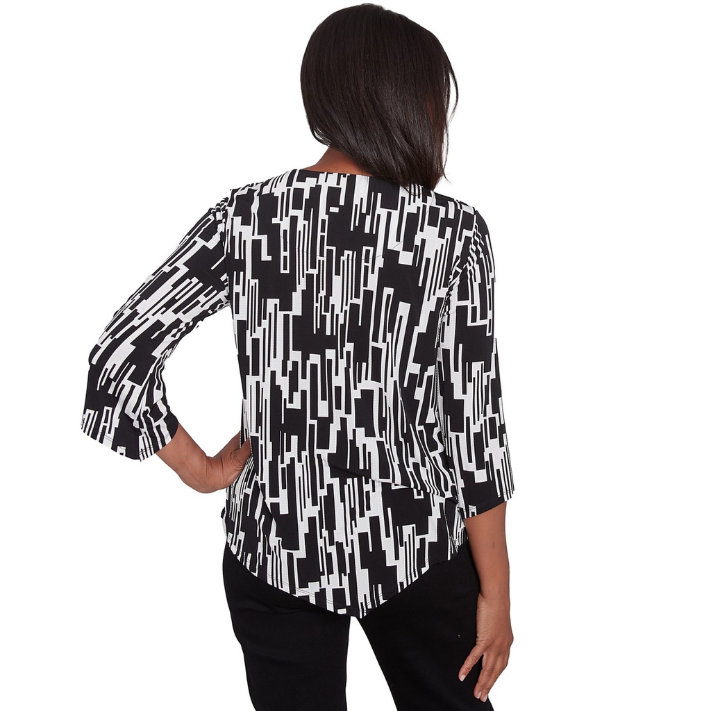 Blusa con bordado floral