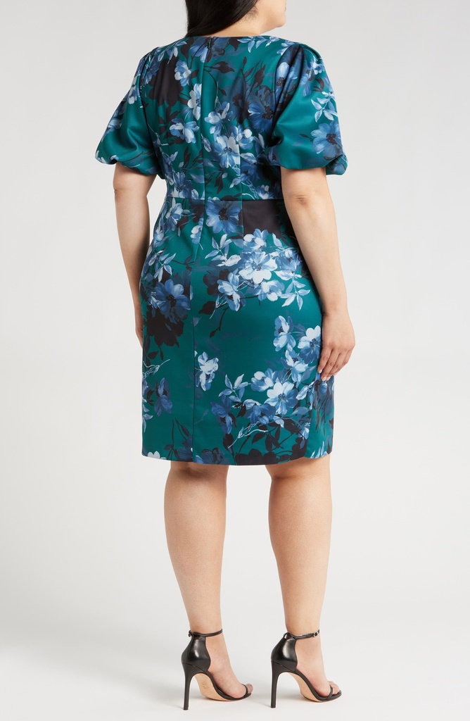 Vestido floral de escote cuadrado