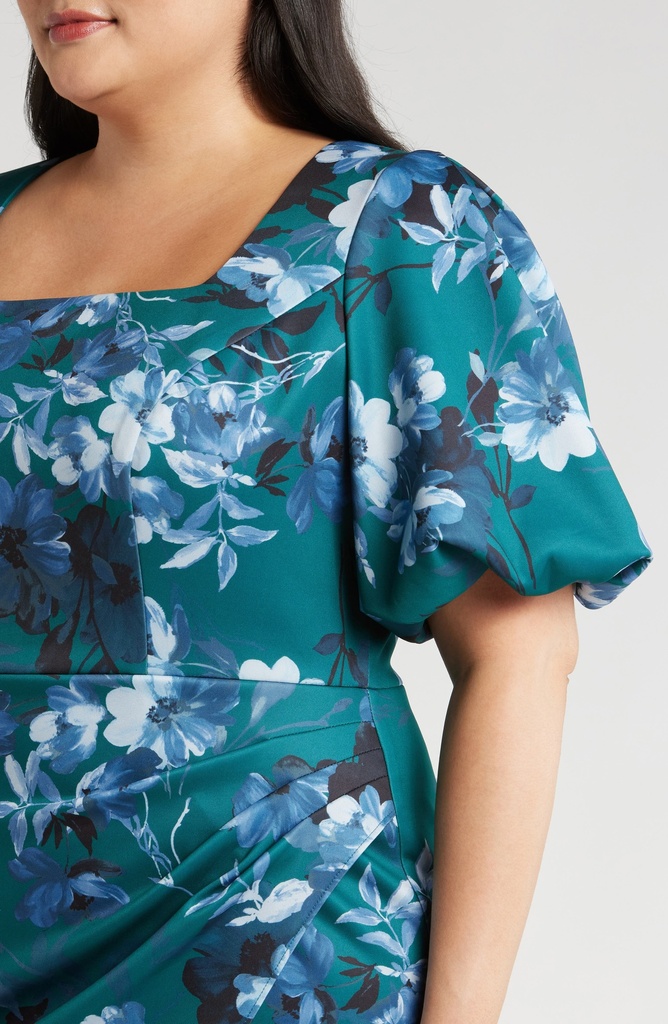 Vestido floral de escote cuadrado