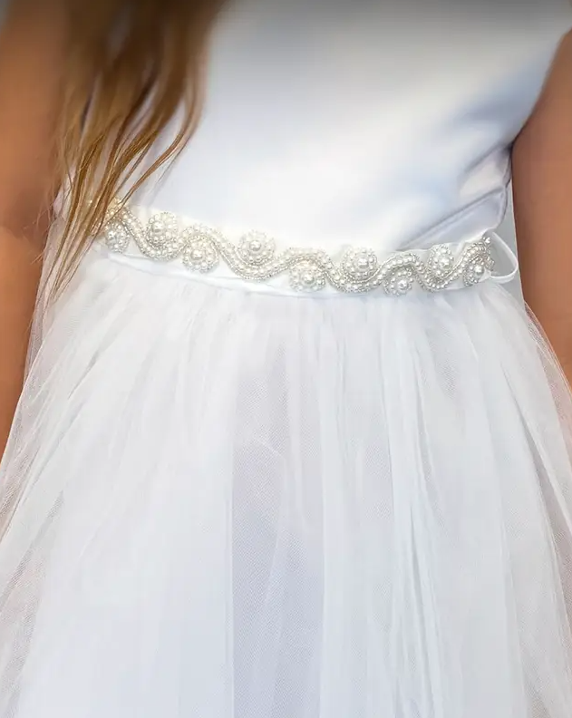 Vestido de satén y tul con diamantes