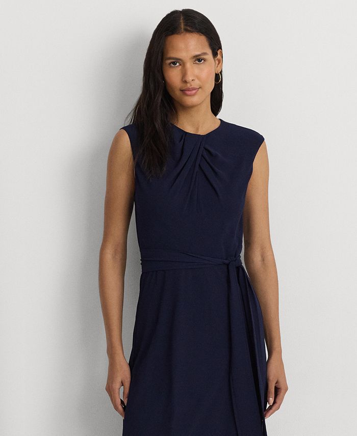 Vestido de crepé con detalle plisado