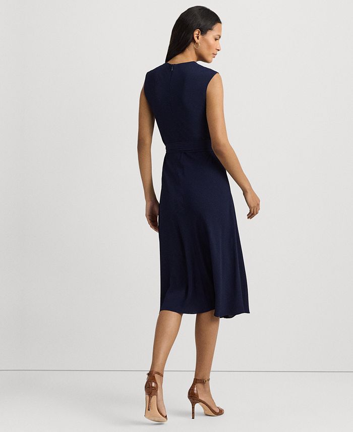 Vestido de crepé con detalle plisado