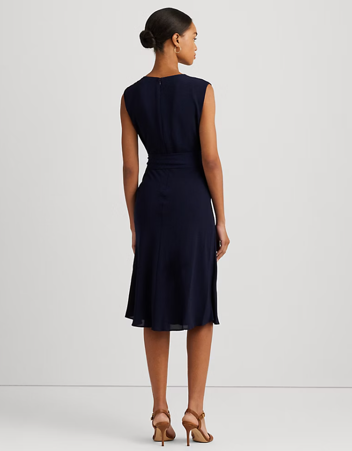 Vestido de crepé con cinturón