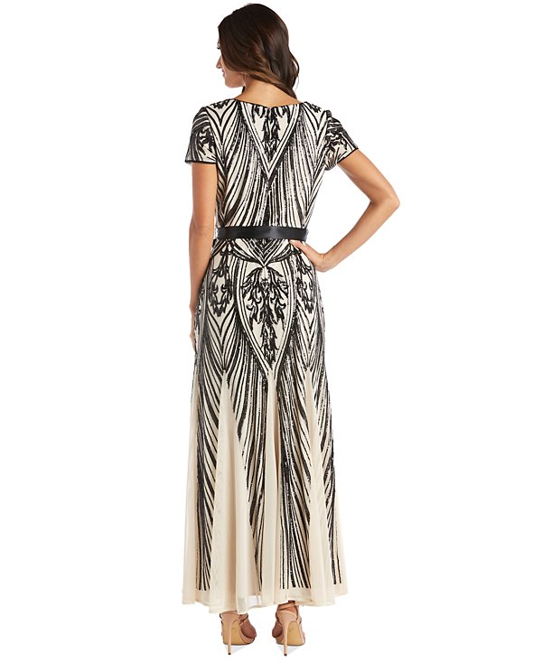 Vestido con capa y frente retorcido
