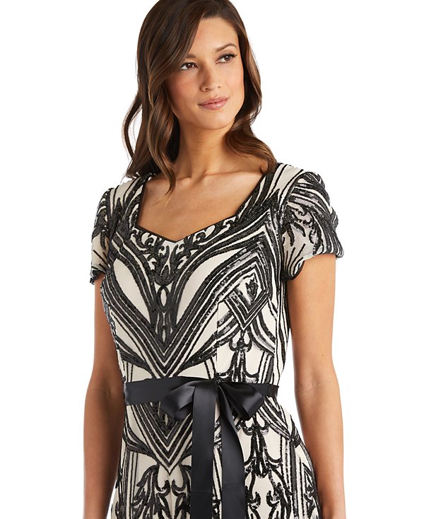 Vestido con capa y frente retorcido