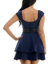 Vestido a capas con ribete de encaje