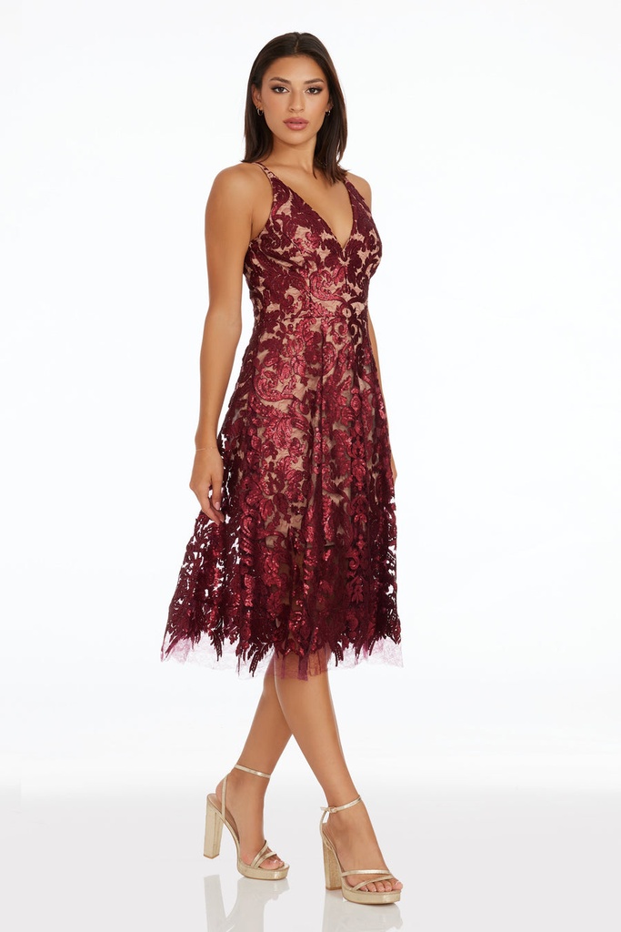 Vestido con espalda de tiras y lentejuelas