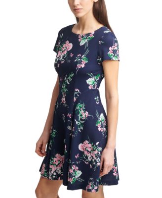 Vestido acampanado con estampado floral