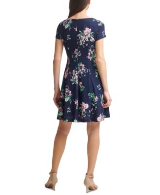 Vestido acampanado con estampado floral