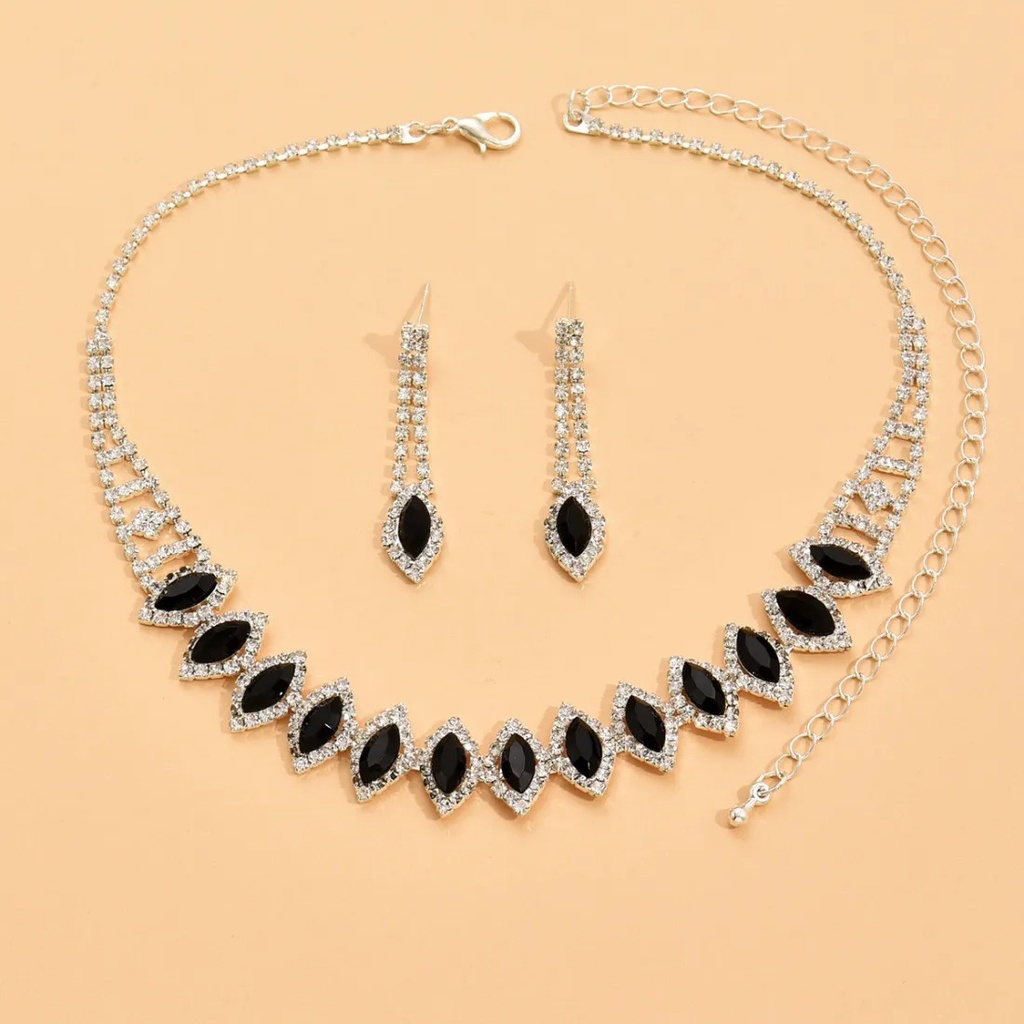 Juego de collar con aretes y pulsera