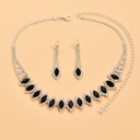 Juego de collar con aretes y pulsera