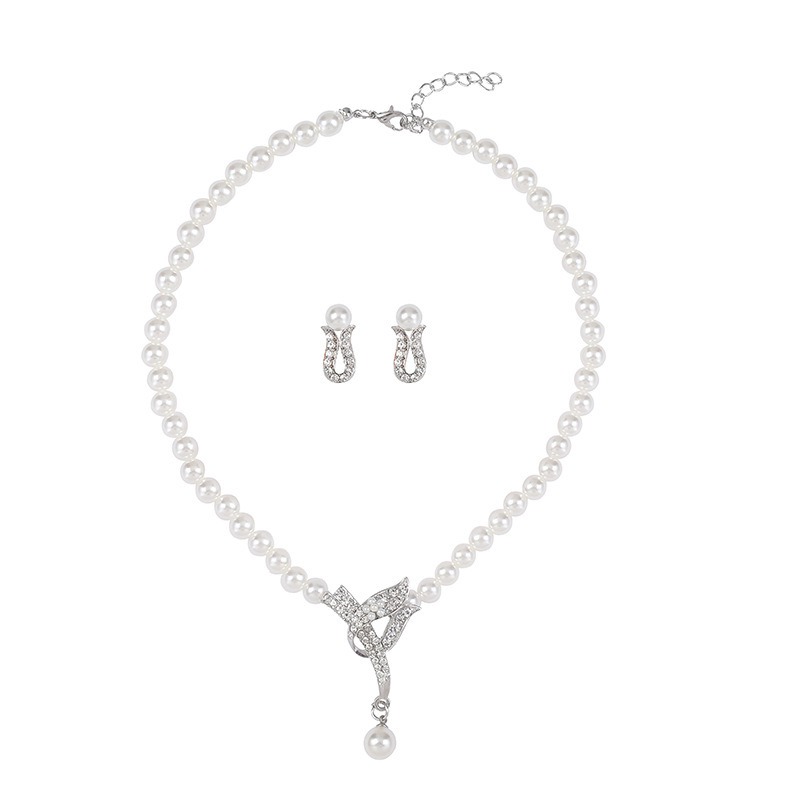 Juego de collar con aretes de perlas