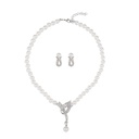 Juego de collar con aretes de perlas