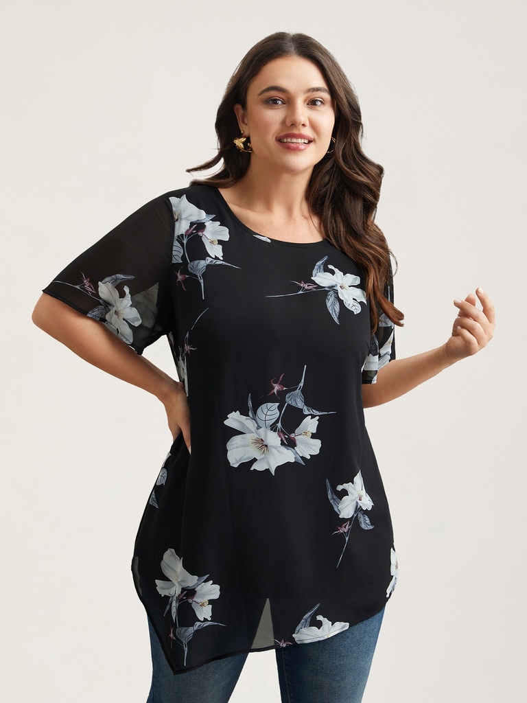 Blusa floral con detalles plisados