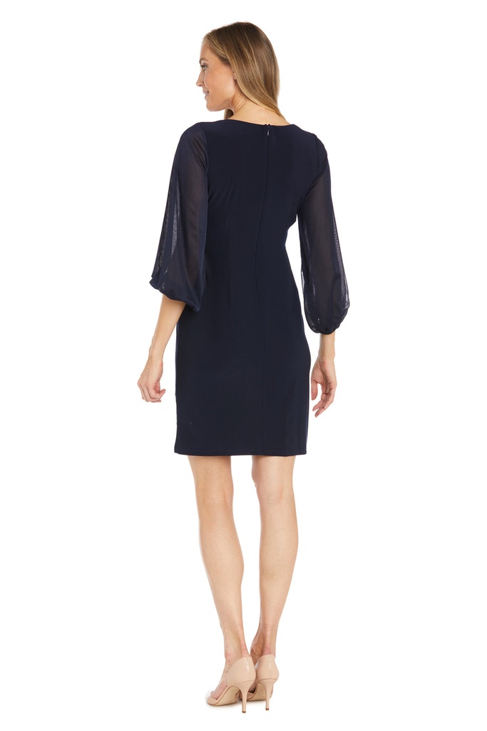 Vestido con inserciones transparentes