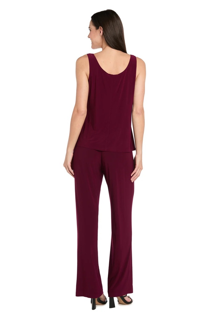 Traje pantalón con delicados bordados florales