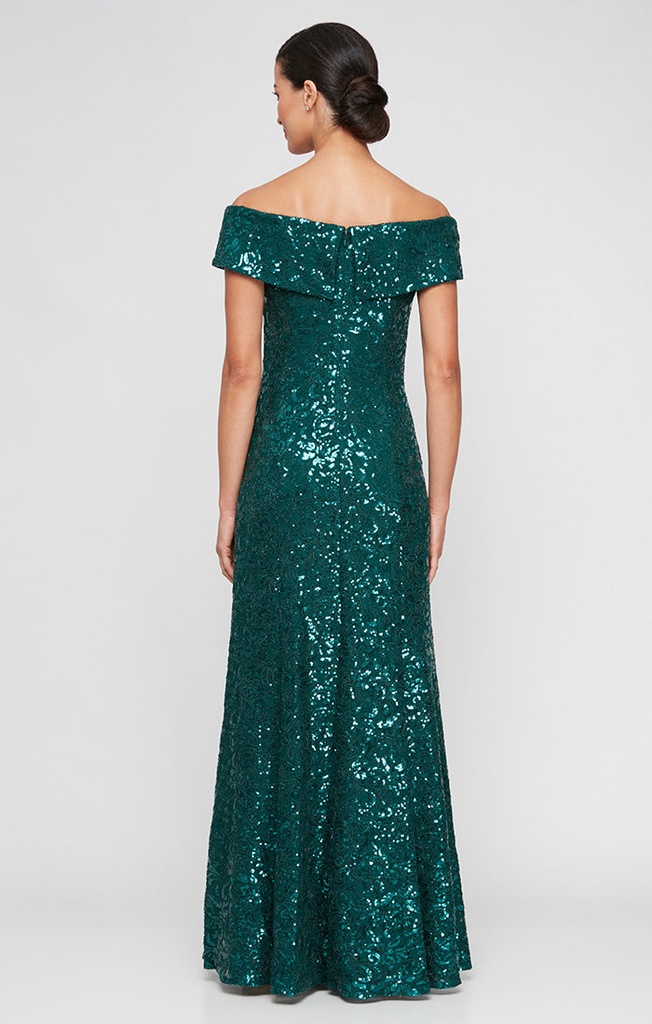 Vestido de encaje con hombros descubiertos