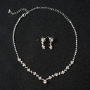 Juego de collar con aretes brillante