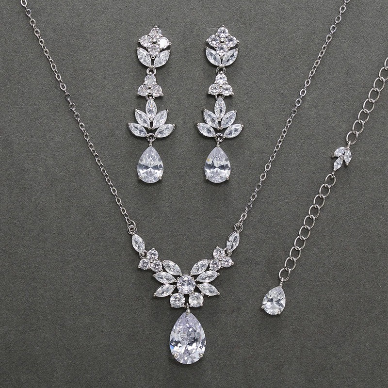 Juego de collar con aretes minimalista