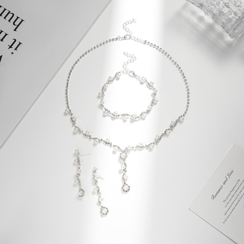 Juego de collar con aretes de perlas