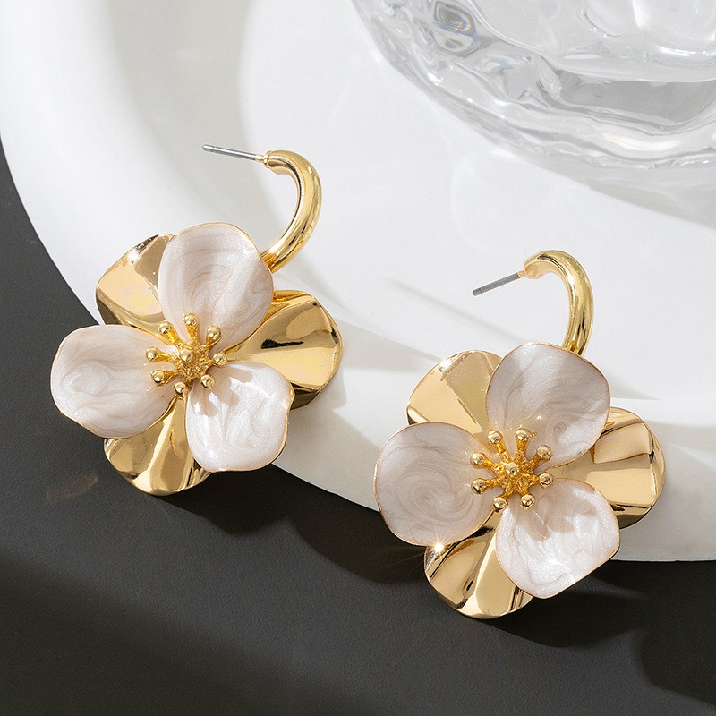 Juego de collar con aretes florales