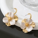 Juego de collar con aretes florales