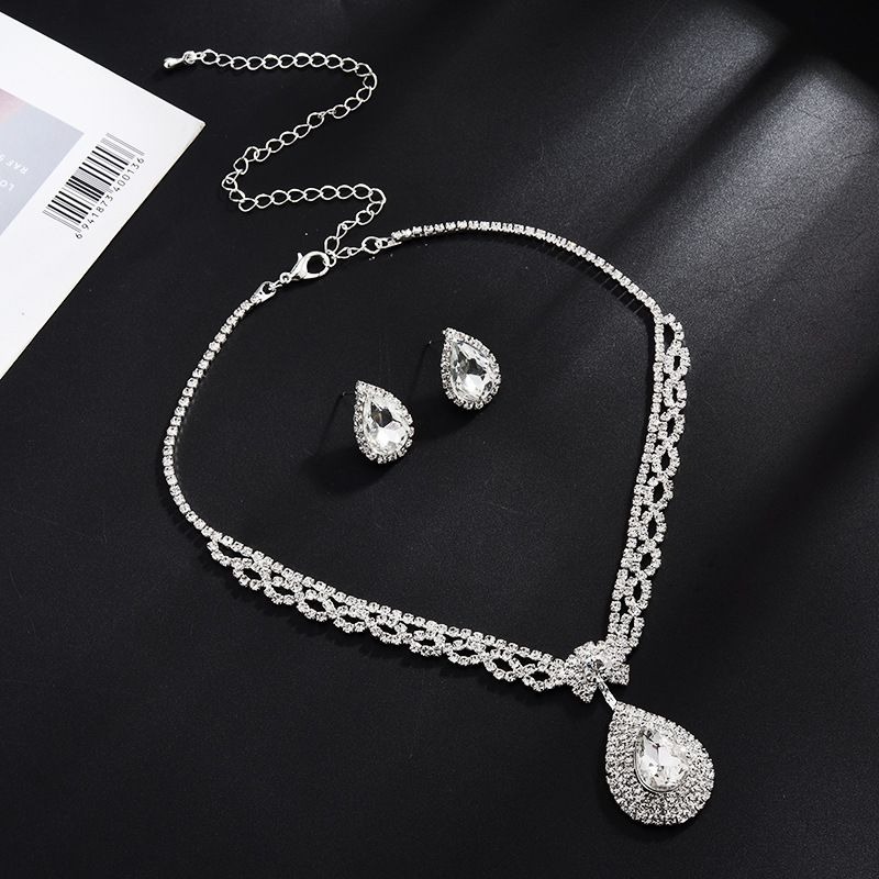 Juego de collar con aretes minimalista