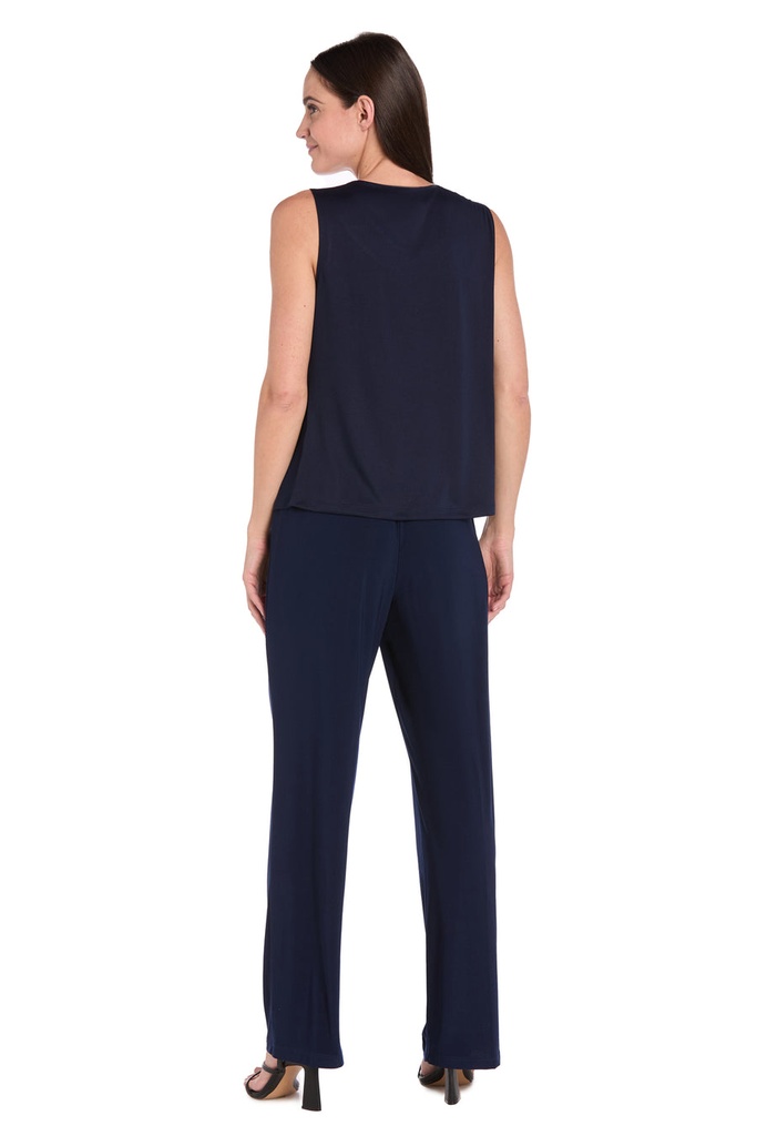 Traje pantalón con delicados bordados florales