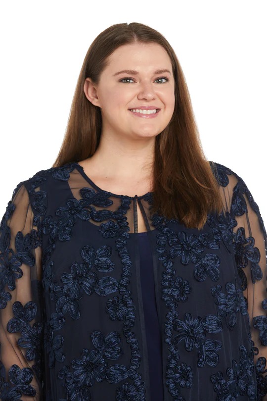 Traje pantalón con delicados bordados florales