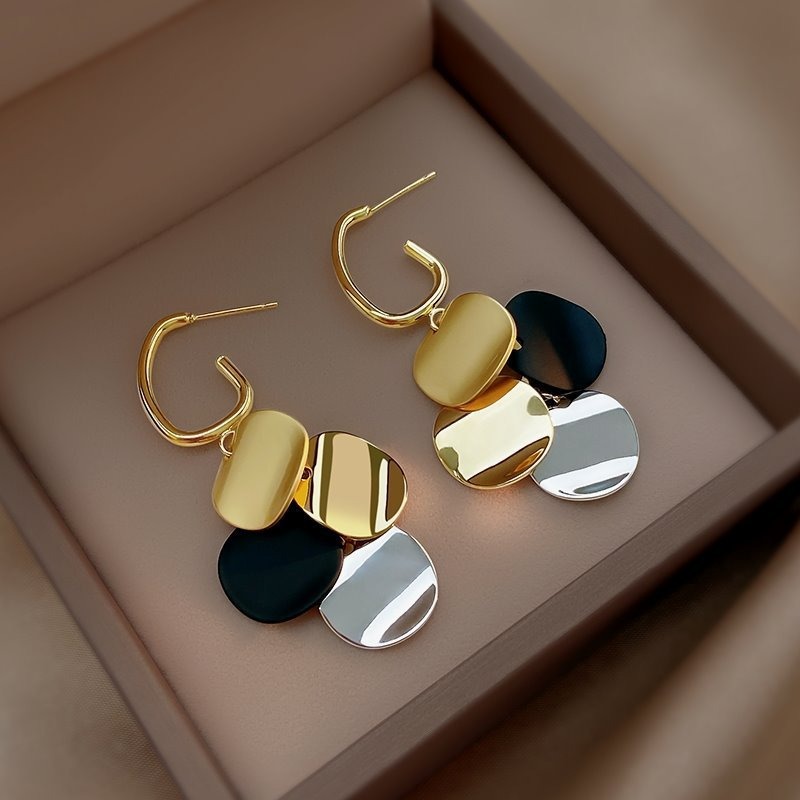Aretes colgantes con diamantes