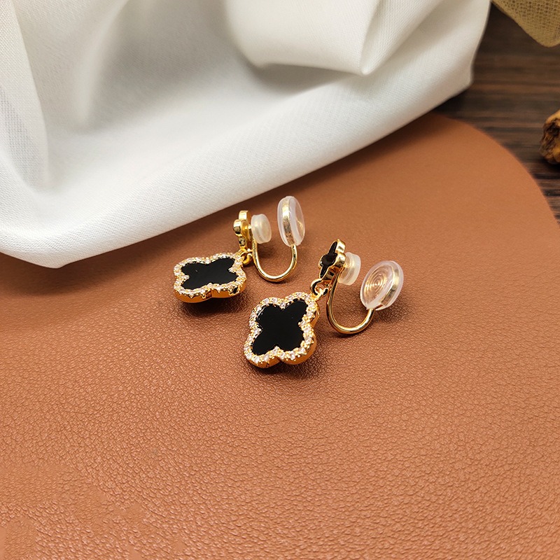 Aretes de clip de trébol